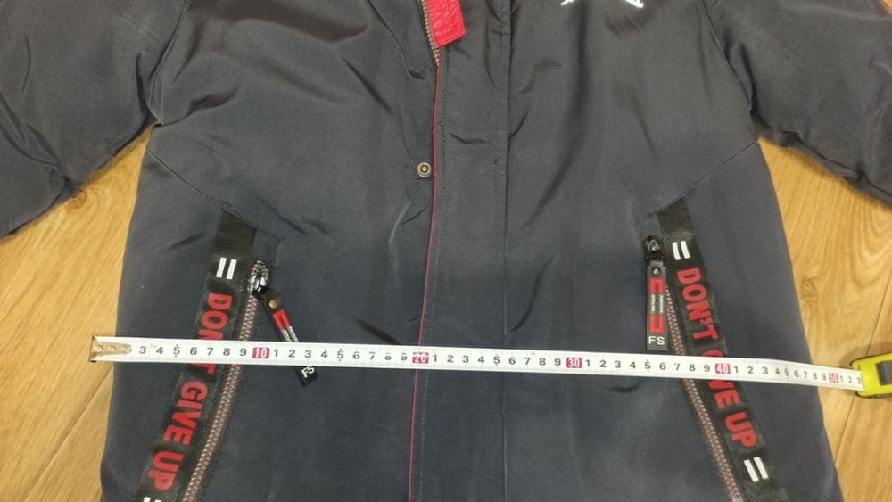 Куртка на хлопчика, розмір 146см