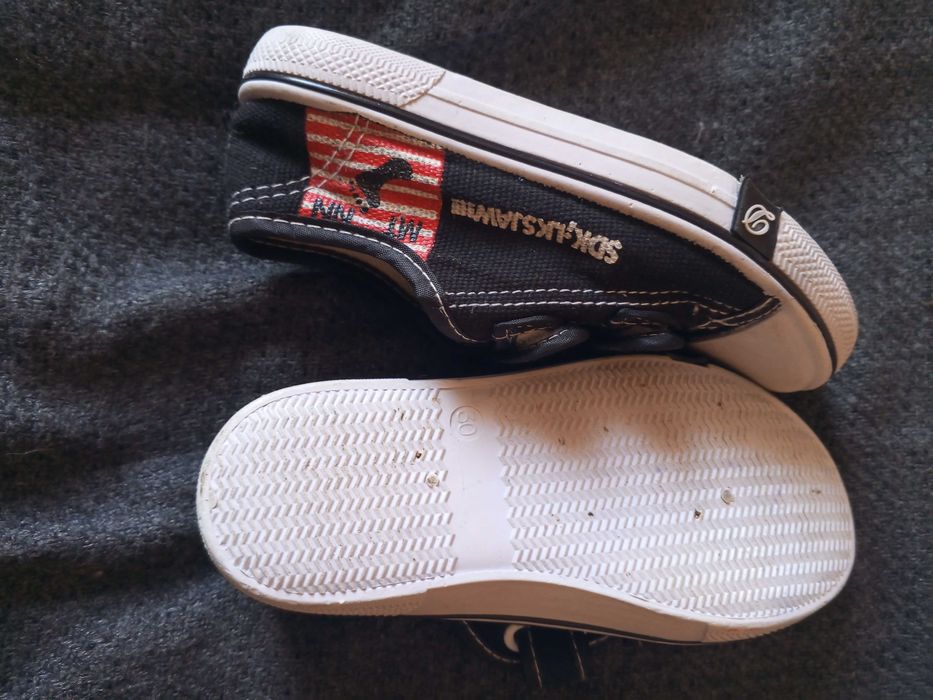 Дитяче спортивне взуття