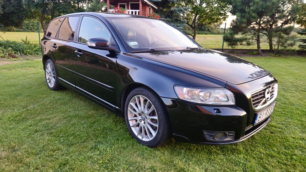 VOLVO V50 D5 momentum 180koni