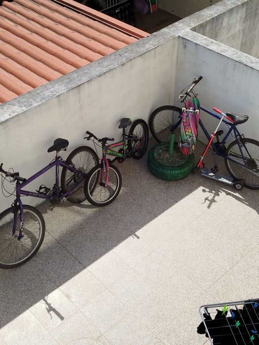 Bicicletas ,  1 skate e 1 trotinete