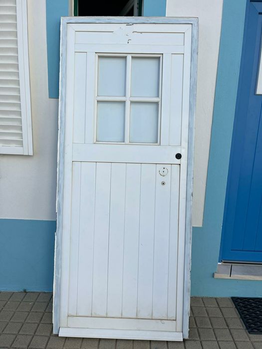 Porta de rua em alumínio lacado
