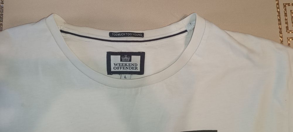 Оригінальна футболка Weekend Offender у відмінному стані

• Бренд: Wee