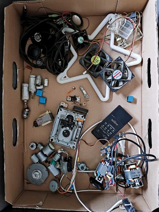 Złom elektroniczny zestaw: silniki, zasilacze, atmega, mp4, wiatraki