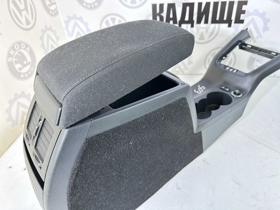 Підлокітник Шкода Октавія А5 Подлокотник Skoda Octavia A5 консоль цент