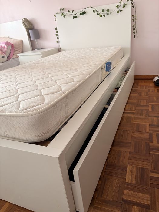 Vendo Cama Ikea em perfeito estado