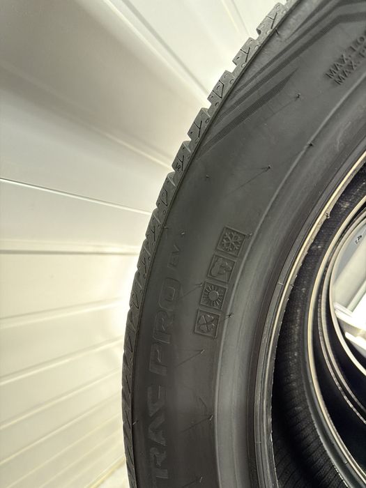 Все сезоні шини 255/45r20 Vredestein.   Ціна 4000 грн/шт.