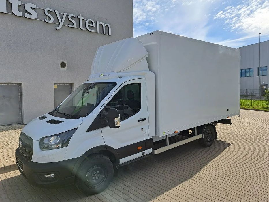 Ford Transit  Ford Transit ultralekki kontener 8EP, drzwi boczne, spojler