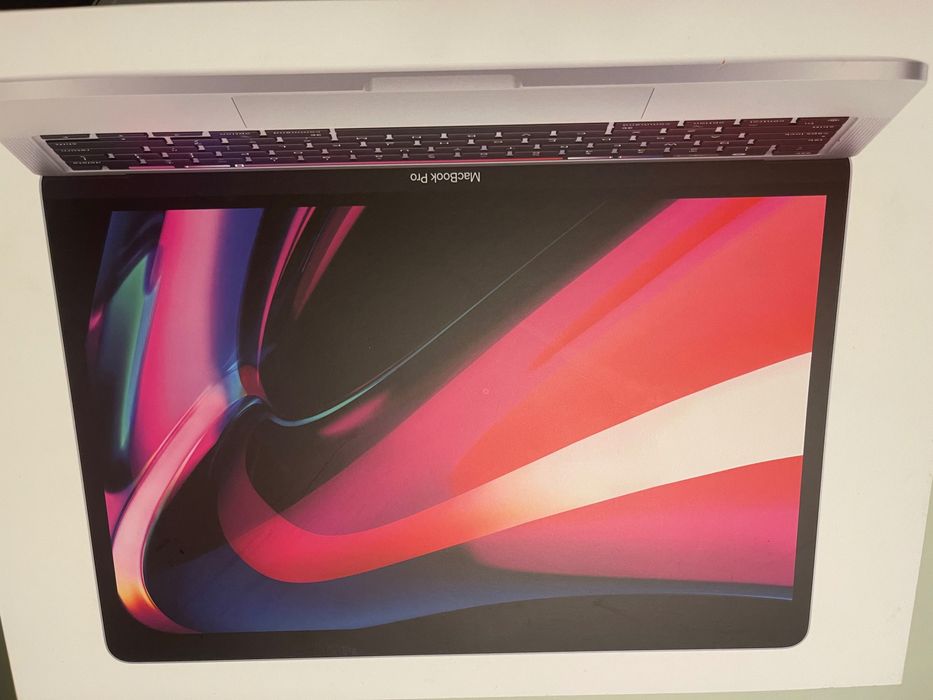 MacBook Pro 13 /8 GB RAM/256 GB SSD/2020