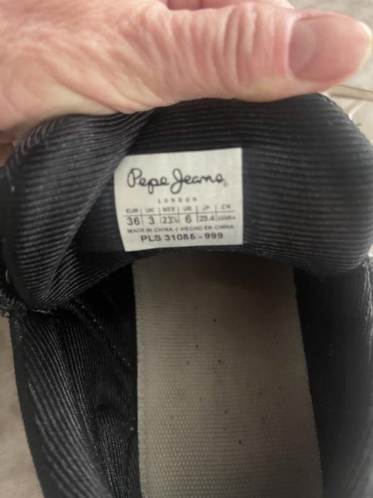 Фірмові кросівки Pepe Jeans.