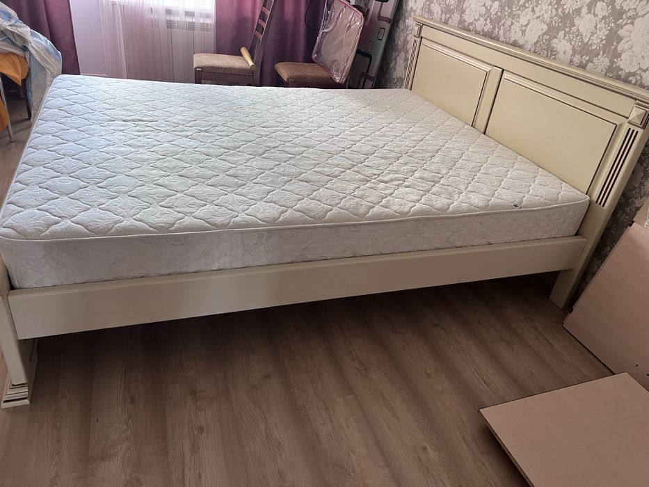 Ліжко з матрацом