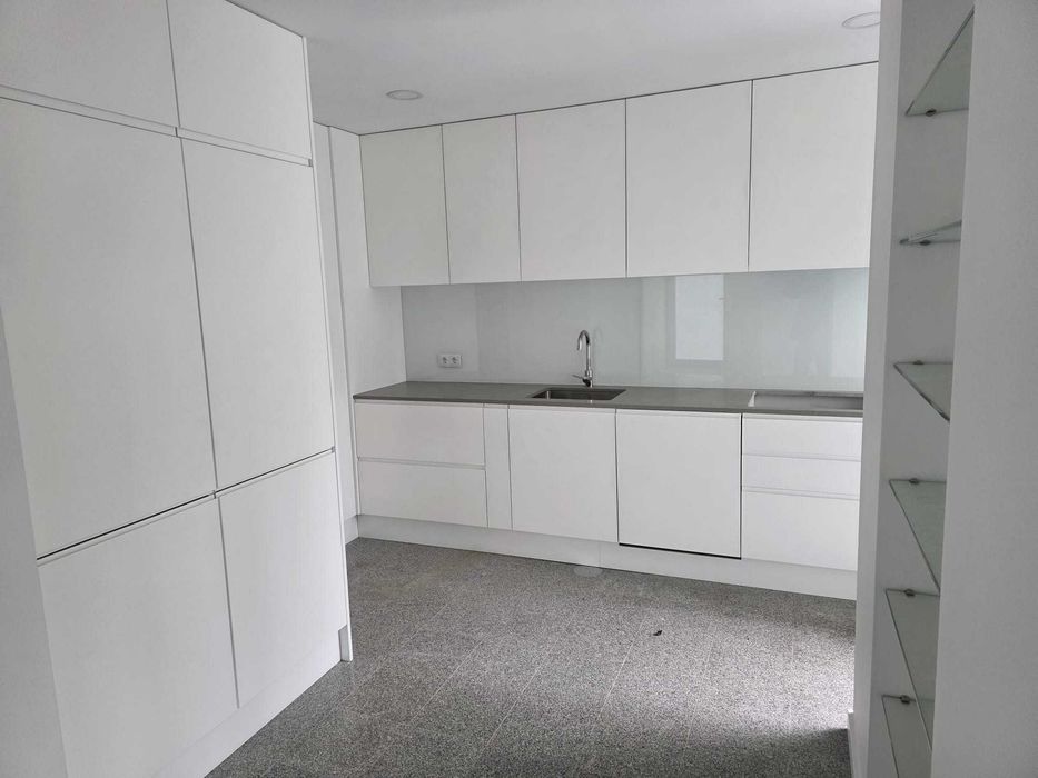 Prédio no centro do Porto com 10 divisões/quartos no centro da cidade