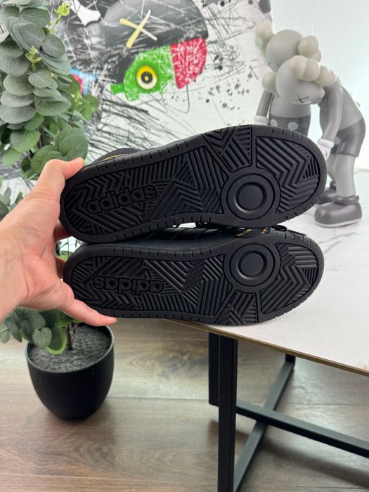 Кросівки шкіряні Adidas Hoops 38.5 розмір Е16165