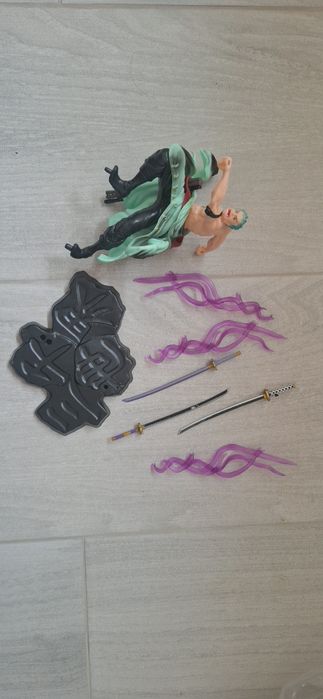Boneco Roronoa Zoro - One Piece