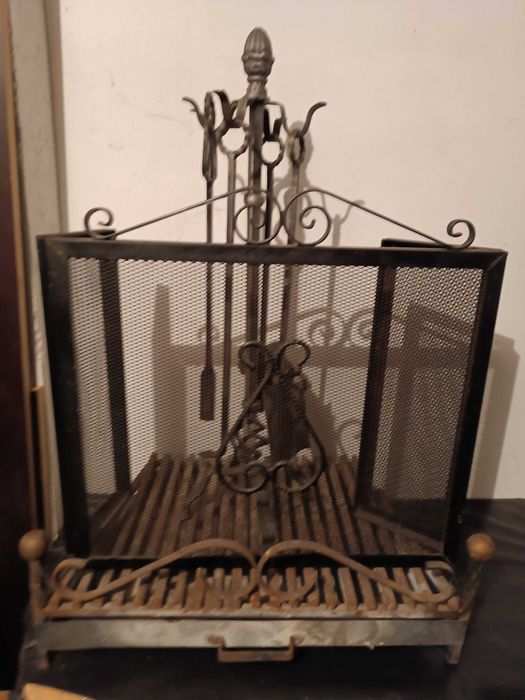 Conjunto de lareira em ferro
