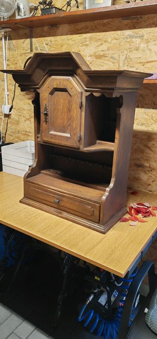 Przedwojenna debowa szafka na fajki