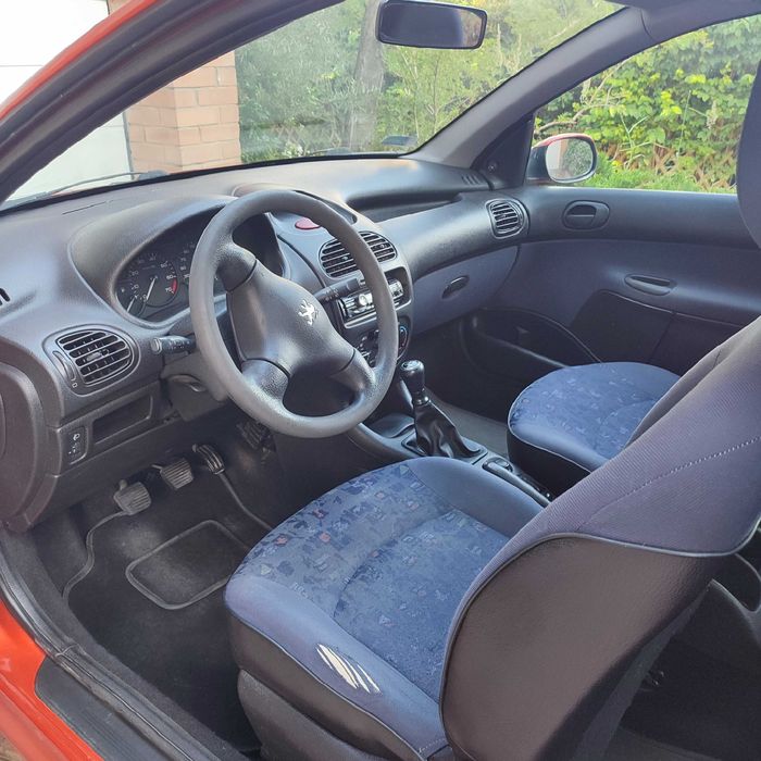 Samochód Peugeot 206 rocznik 2000