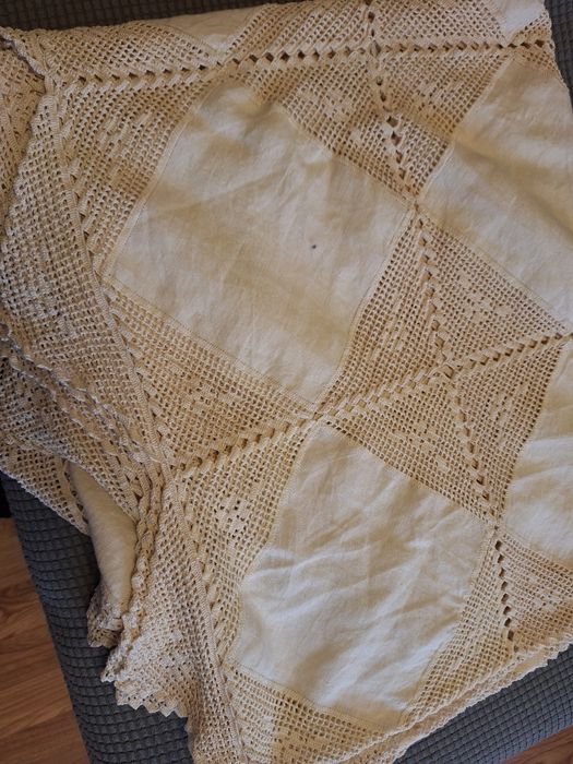 Toalha em linho e renda manual