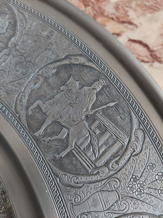 Patera w kolorze srebrnym królowie, średniowiecze, duża