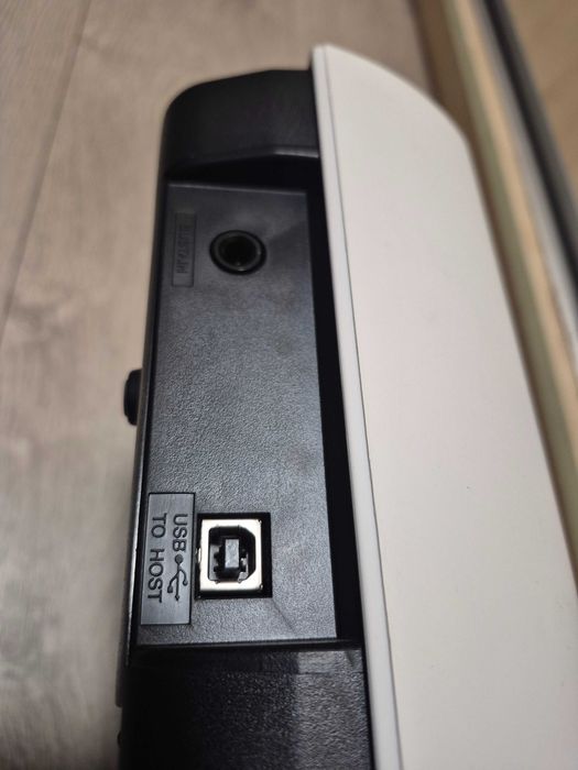 Синтезатор Цифрове піаніно Yamaha Piaggero NP-12 білий, ідеальний стан