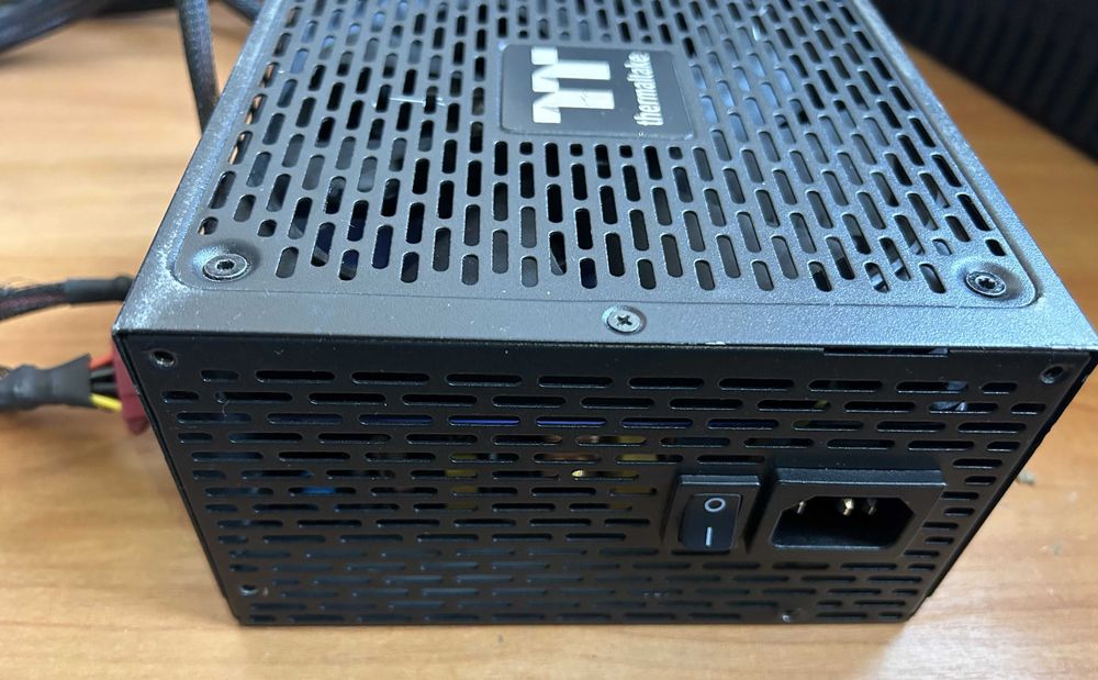 Thermaltake TOUGHPOWER  GF 850, стандарт 80+GOLD..