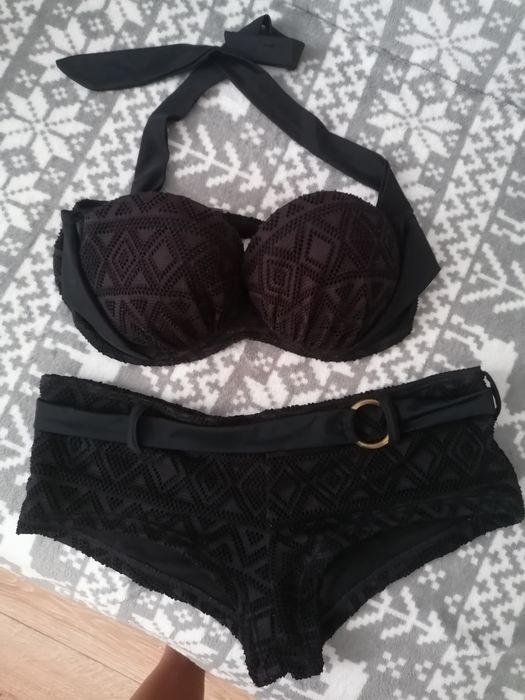 Piękny czarny strój, ażurowa siateczka r. M