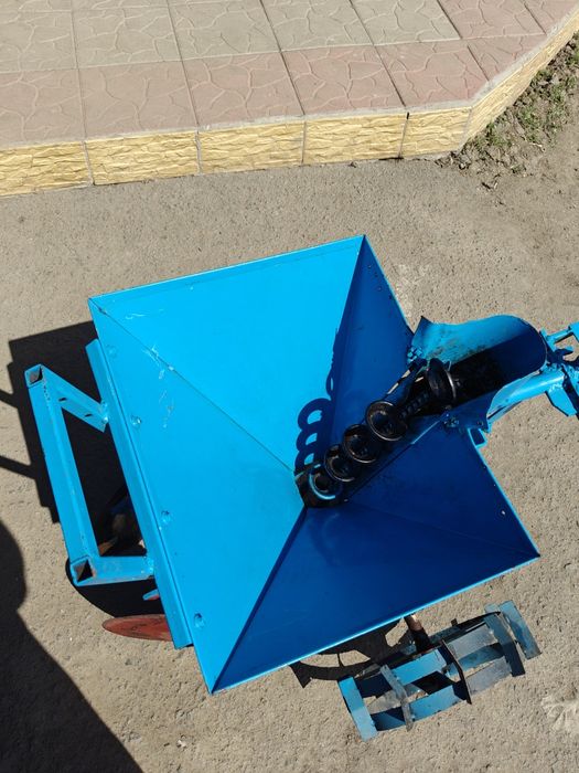 Картоплесаджалка  для мотоблока