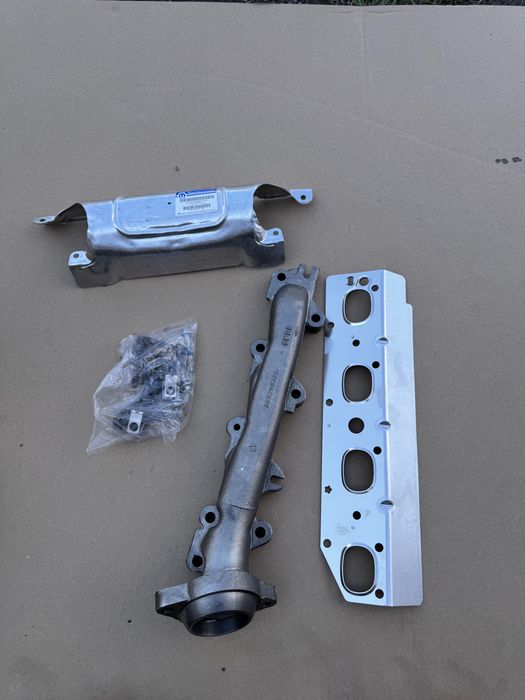 Kolektor Wydechowy Prawy Doga RAM 1500 DT 2019- 5.7 V8 HEMI 68591572AC