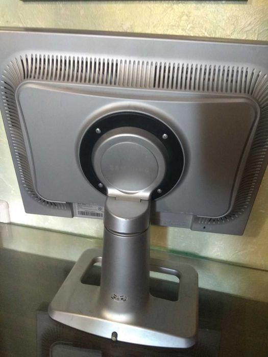 Монитор 20" Samsung 204Ts 1600x1200 4:3