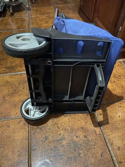 Carrinho compras com rodas