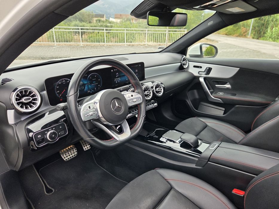 Mercedes-Benz A 180d Limousine AMG Teto Panorâmico