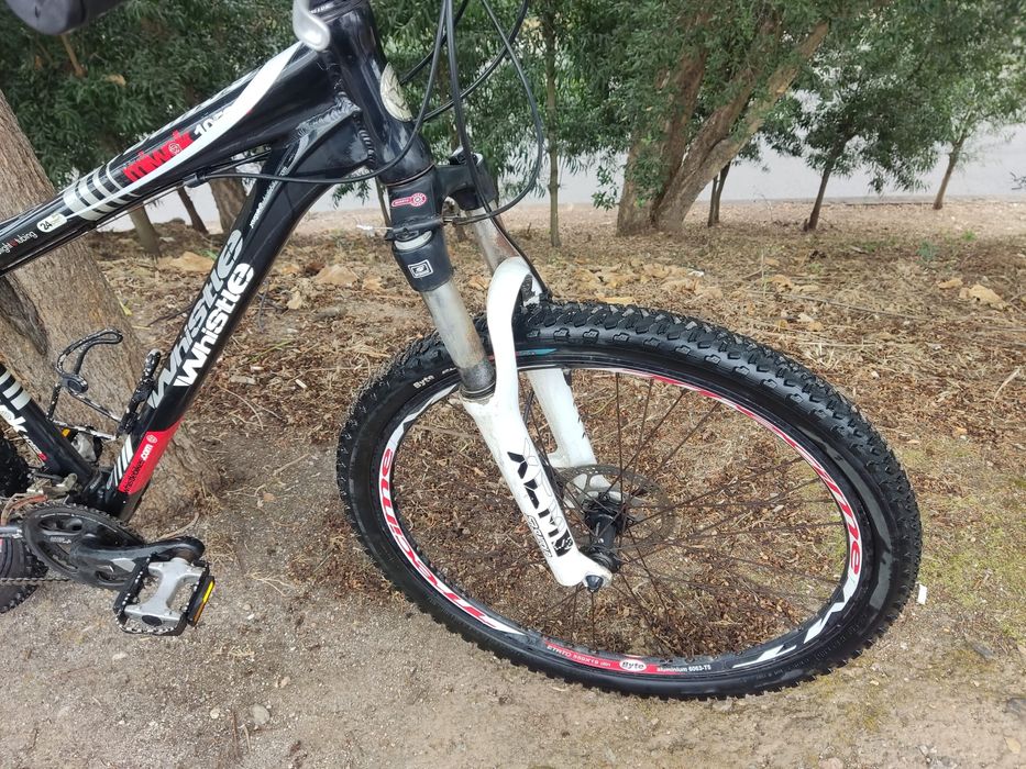 Bicicleta btt s travoes hidraulicos