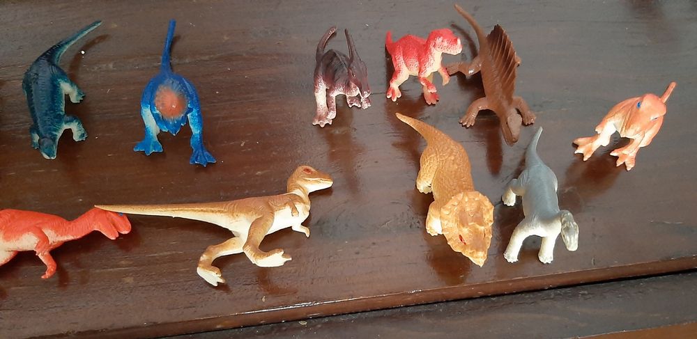 13 bonecos pvc dinossauros