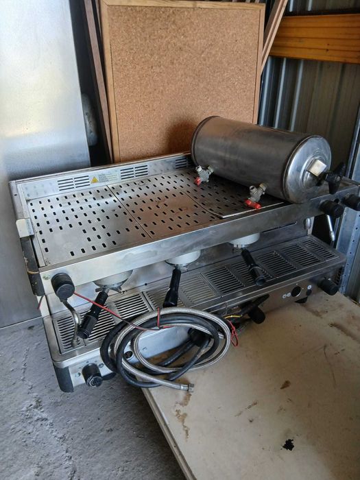 Máquina de café de 3 grupos - cimbali