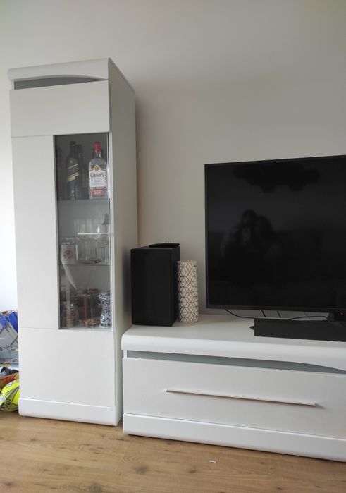 Conjunto Sala Conforama Branco Lacado: Móvel TV + Vitrine + Mesa Extensível (Vidro)