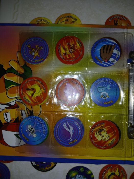 Caderneta pokemon com tazos