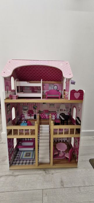 Domek dla lalek.