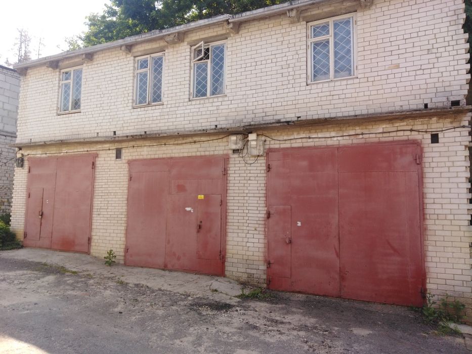 Здам в оренду два двоповерхових великих гаража.