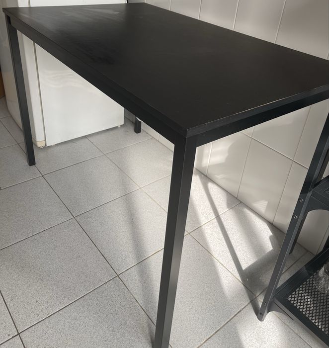 Mesa IKEA preta
