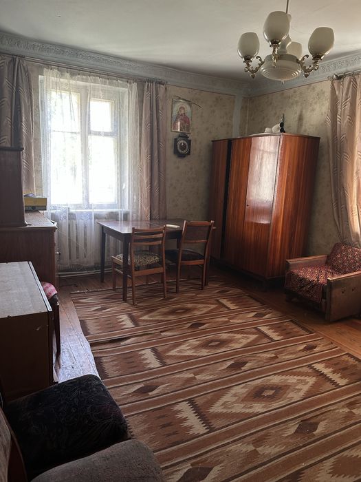 Продається 2-кімнатна квартира в смт.Розділ