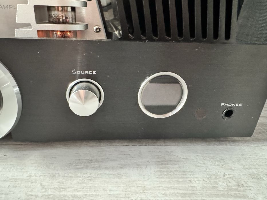 Magnat RV4 Wzmacniacz zintegrowany hybrydowy Hi-end 110W