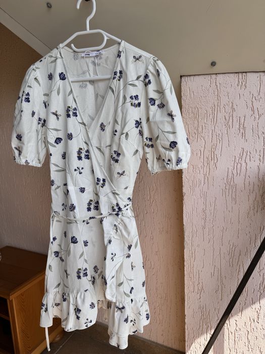 Сукня на запах з квітами