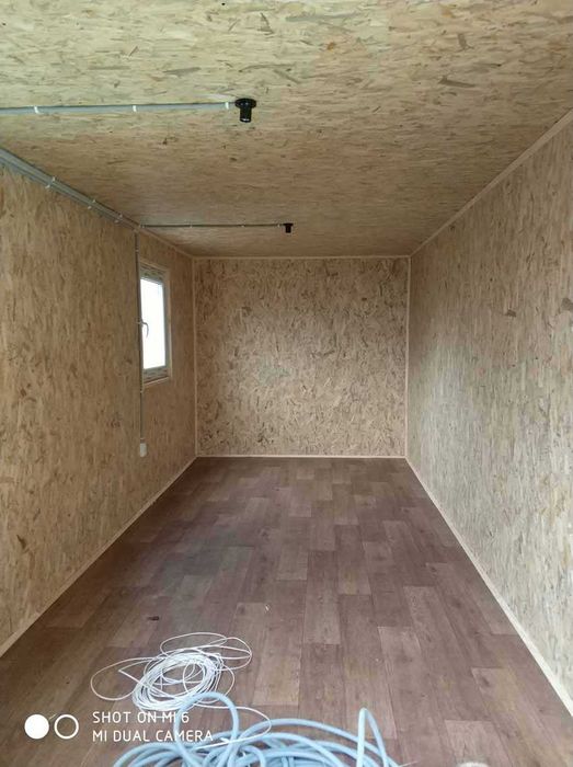 Вагончик дачний, будівельний. Побутівка. Дачний дім, будиночок.