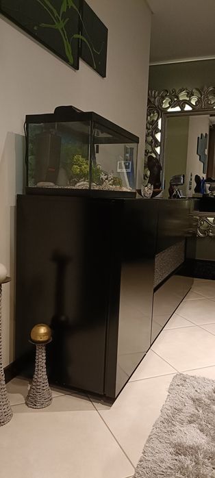 Mobília de sala de jantar ( Mesa, Cadeiras e Aparador)