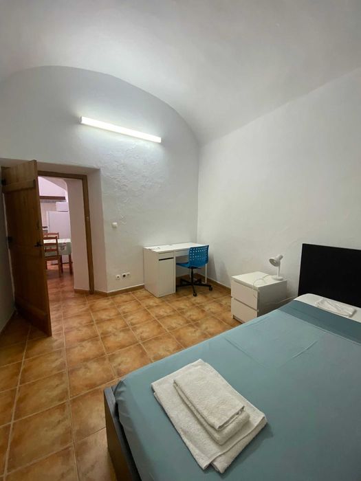 Aluga-se quarto para estudantes