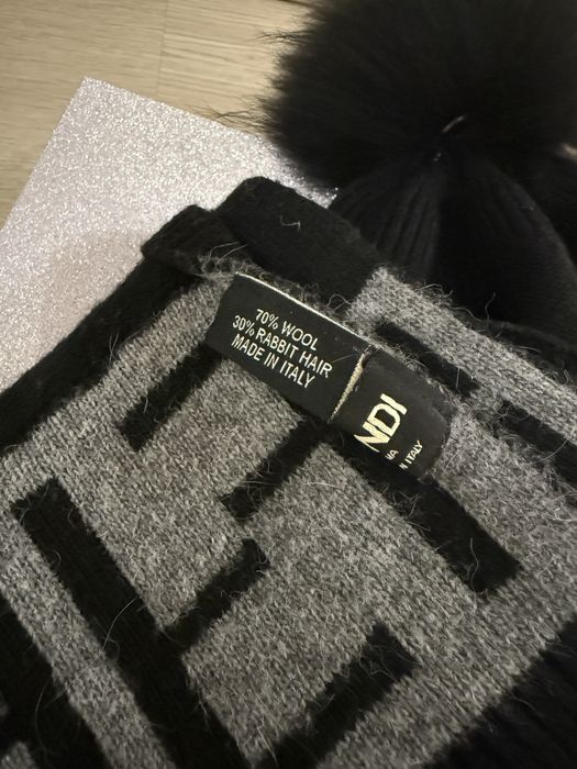 Комплект шапка і шарф Fendi