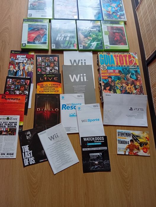 Conjunto de caixas, manuais e folhetos para diversas consolas