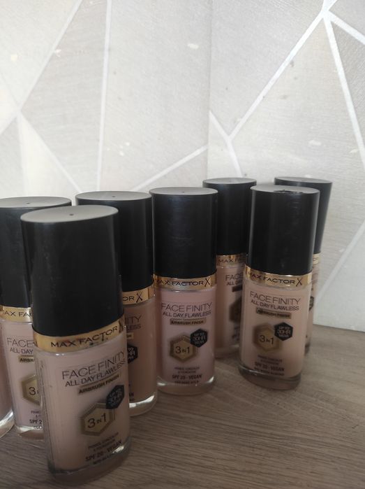 MAX FACTOR. Fluid do twarzy