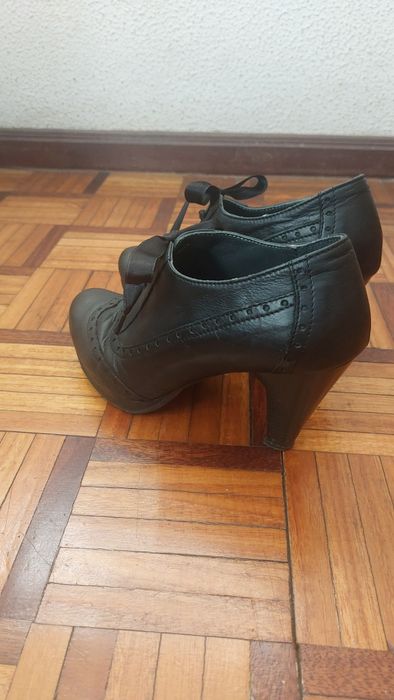 Botins pretos clássicos