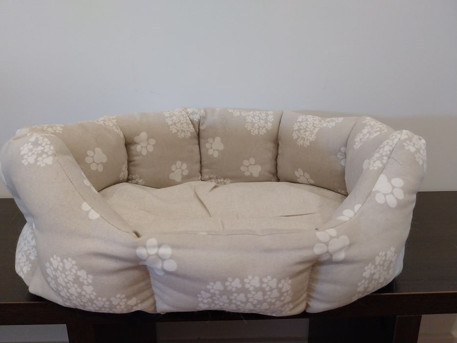 Cama para gatos,  uma com 42cm e 51cm, novas