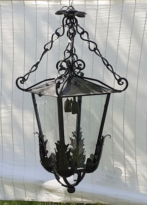 Duże ręcznie kute lampy